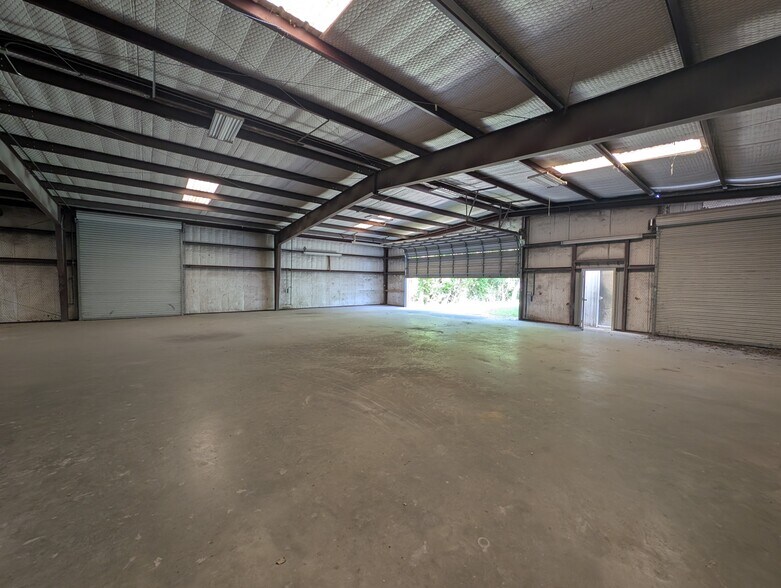 More Photos Of 2209 E Main St, Gatesville Service For Sale