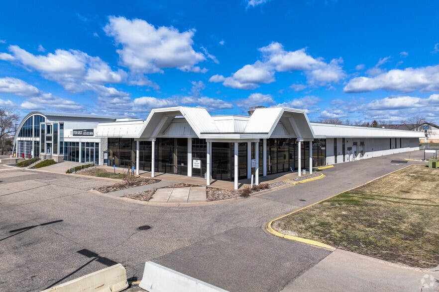 More Photos Of 2325 N Prior Ave, Roseville Auto Dealership For Sale