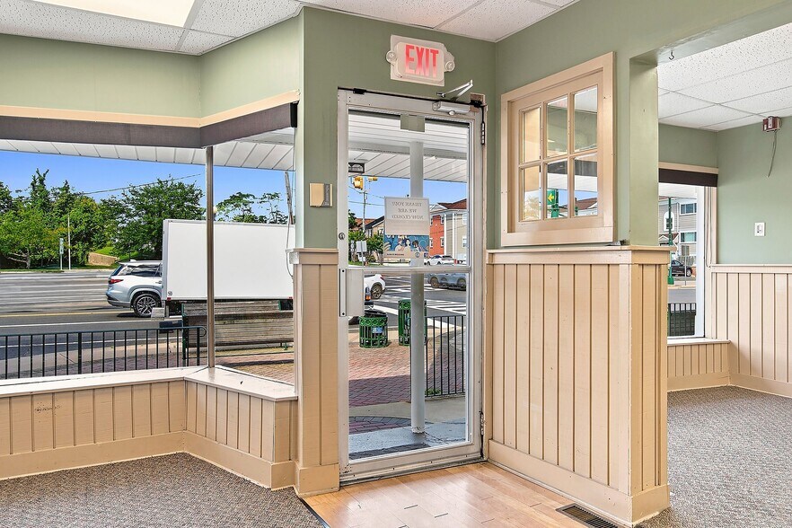 More Photos Of 422-440 Main St, Avon By The Sea Storefront Retail Residential For Lease