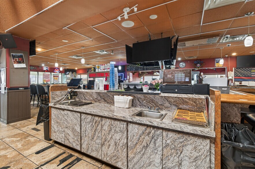 More Photos Of 17646 NE Central Ave, Ham Lake Restaurant For Sale