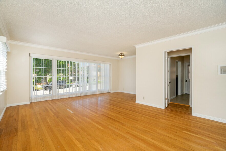 More Photos Of 5918 S Fairfax Ave, Los Angeles Apartments For Sale