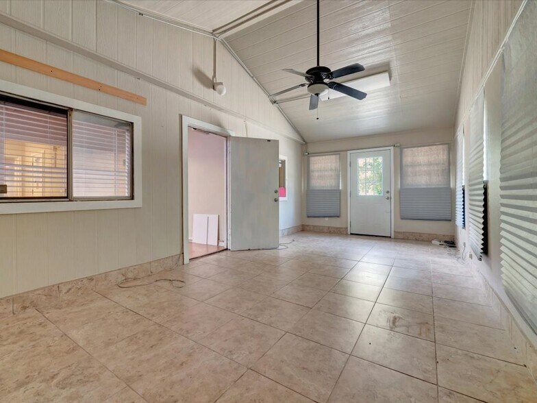 More Photos Of 1702 E Denman Ave, Lufkin Medical For Lease