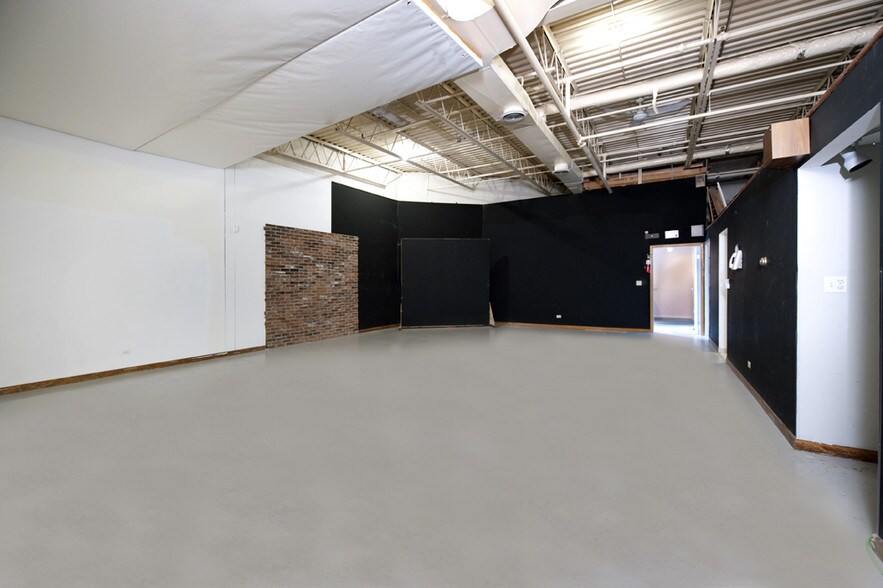 More Photos Of 3885 Industrial Ave, Rolling Meadows Warehouse For Sale