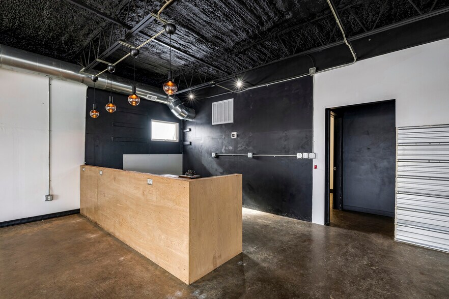 More Photos Of 216 E Poplar St, Rogers Loft Creative Space For Lease