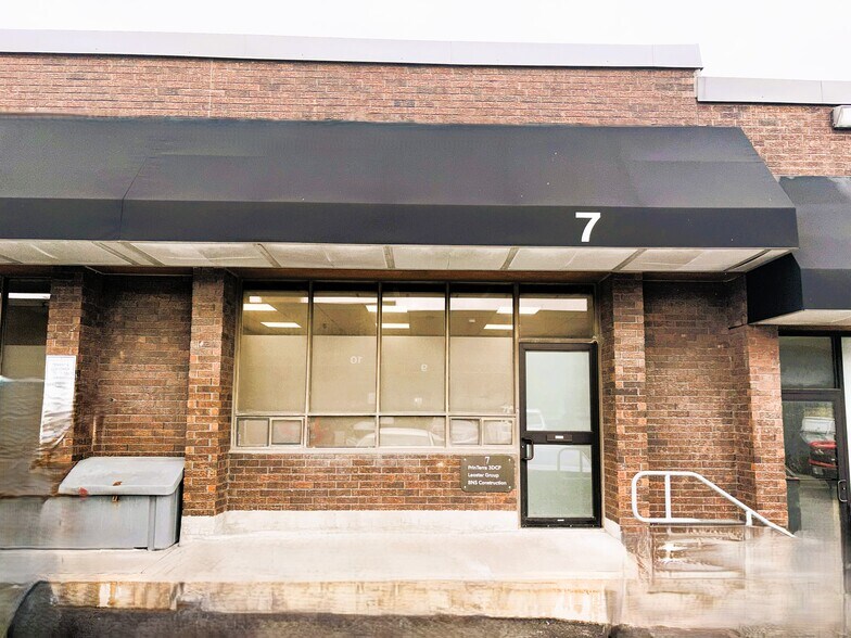 Primary Photo Of 90 Esna Park Dr, Markham Service For Lease