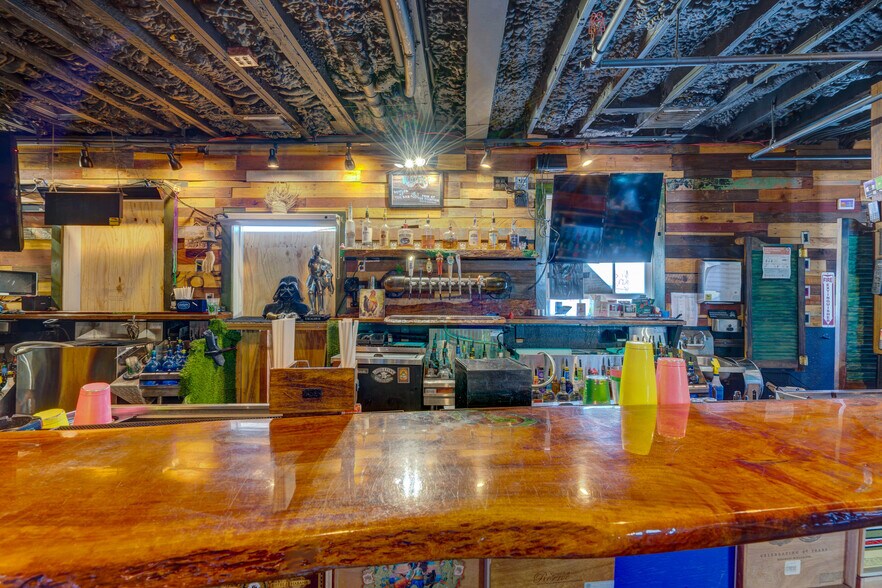 More Photos Of 135 Duval St, Key West Bar For Lease