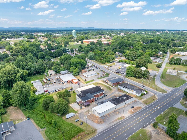 More Photos Of 1720 US Highway 70 SW, Hickory Flex For Lease