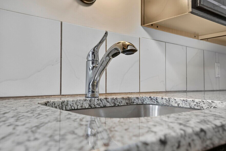 More Photos Of 802 Kenwick Rd, Columbus Apartments For Sale