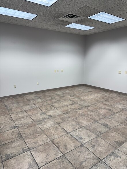 More Photos Of 4809 W Loop 289, Lubbock Warehouse For Lease