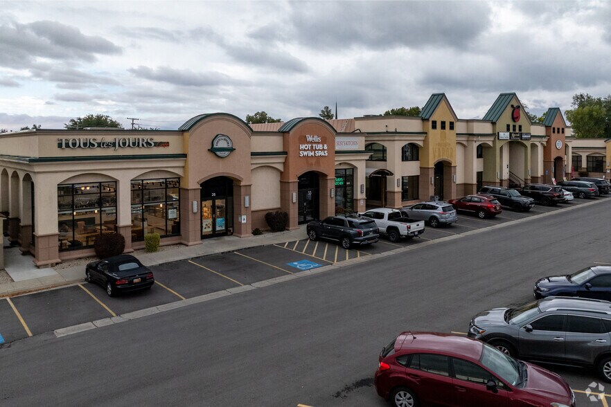 More Photos Of 25-47 E Fort Union Blvd, Midvale Storefront Retail Office For Lease