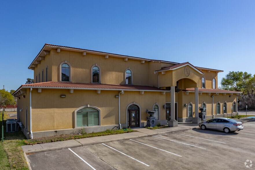 More Photos Of 21720 Highland Knolls Dr, Katy Freestanding For Lease