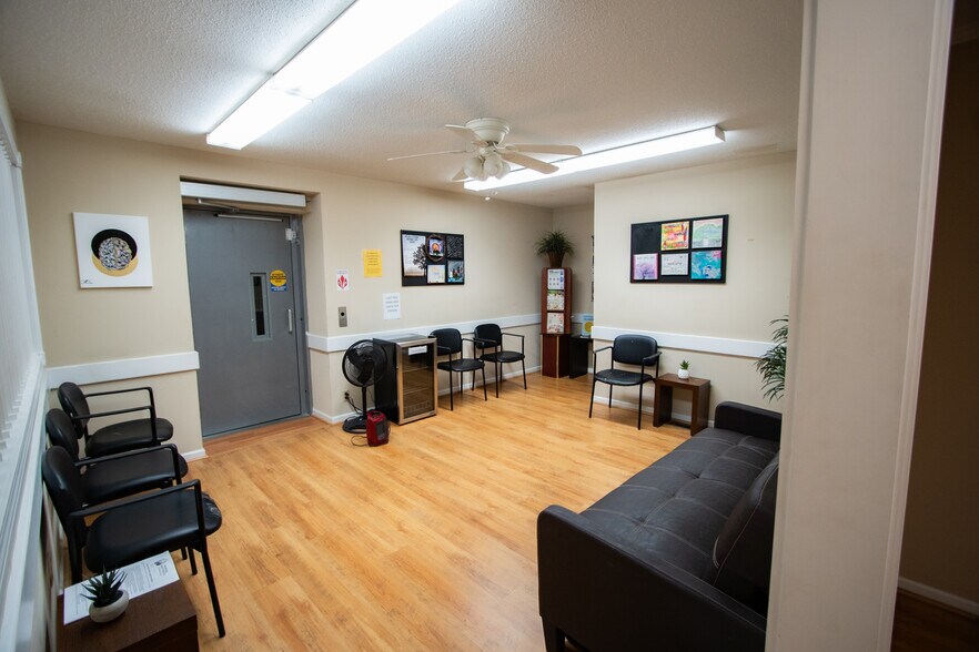 More Photos Of 309 E Main St, Pickens Storefront Retail Residential For Sale