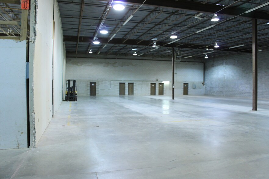 More Photos Of 3320 Terminal Dr, Eagan Distribution For Sale