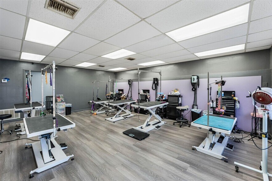 More Photos Of 18-20 E Plant St, Winter Garden General Retail For Sale