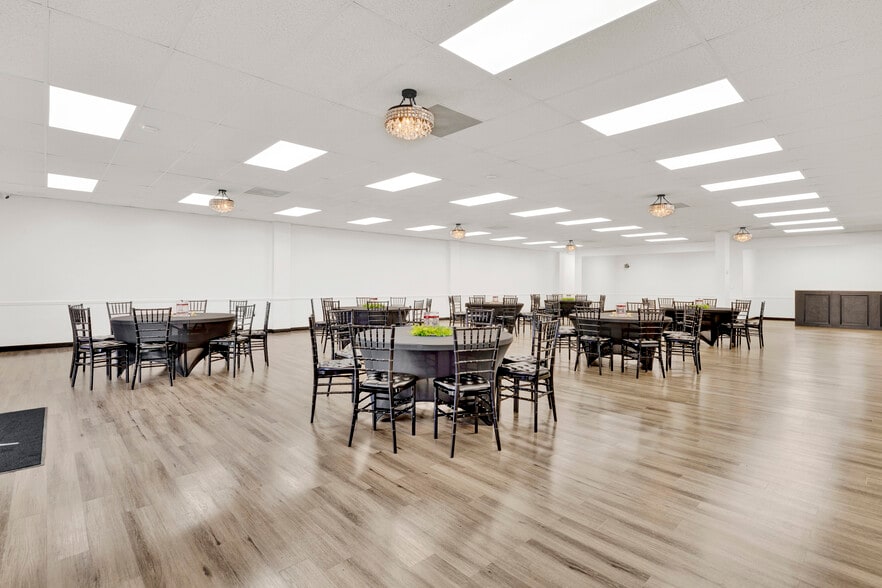 More Photos Of 589 Bessemer Super Hwy, Midfield General Retail For Sale