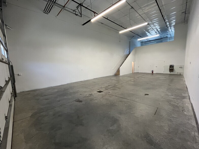 More Photos Of 9235 Eastman Park Dr, Windsor Light Manufacturing For Lease