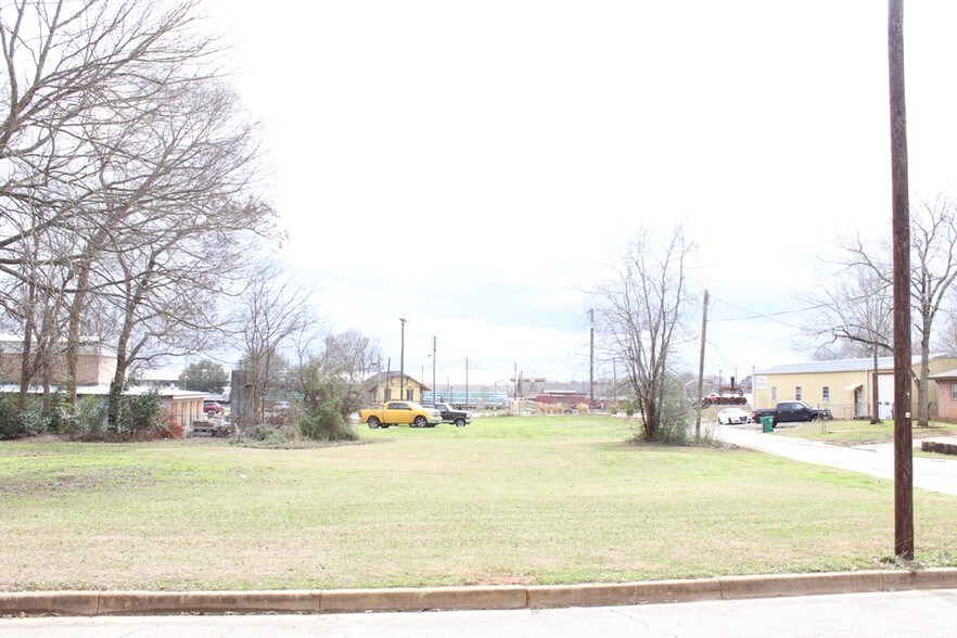 More Photos Of 919 W Debard St, Palestine Land For Lease