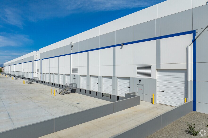 More Photos Of Brickway Boulevard & Copperhill Parkway, Santa Rosa Warehouse For Lease