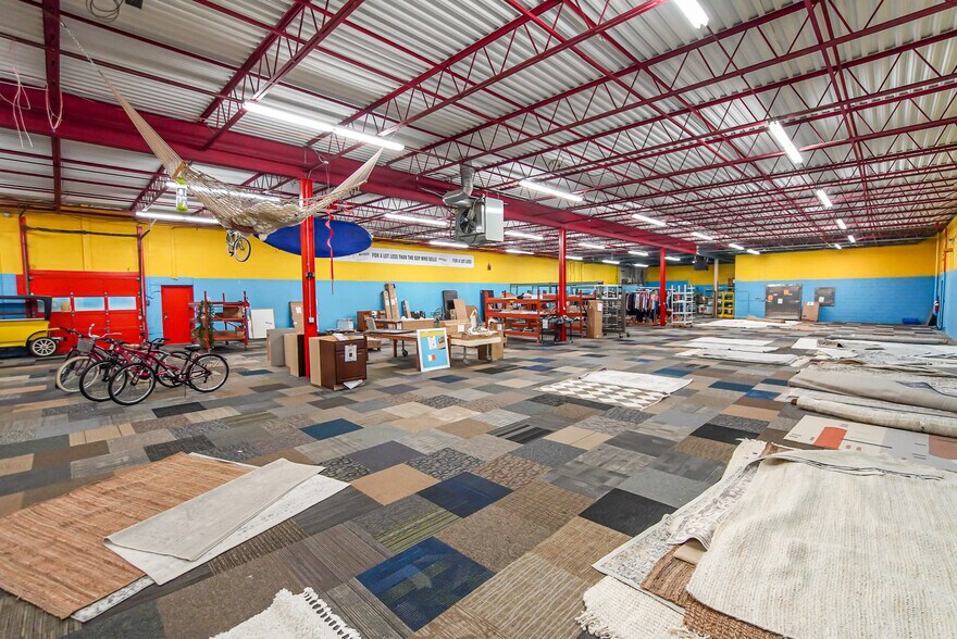 More Photos Of 960 French Rd, Cheektowaga Light Distribution For Sale