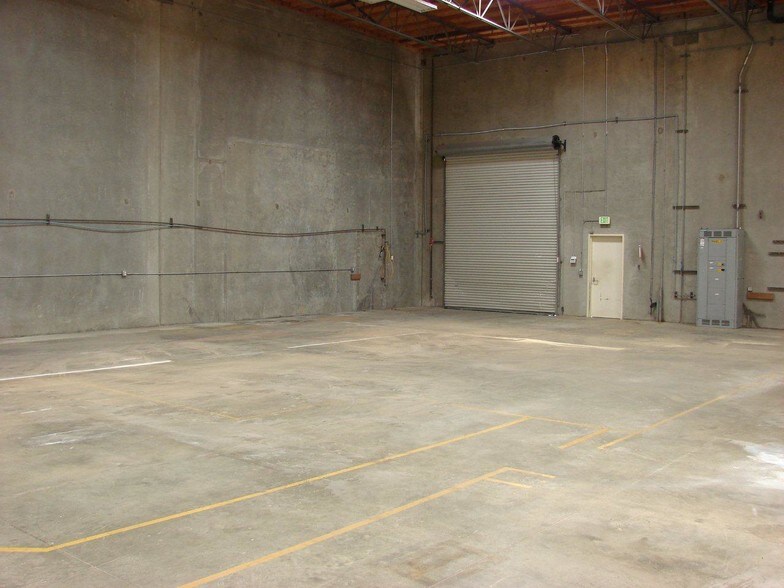 More Photos Of 4015 Avenida de la Plata Dr, Oceanside Manufacturing For Lease