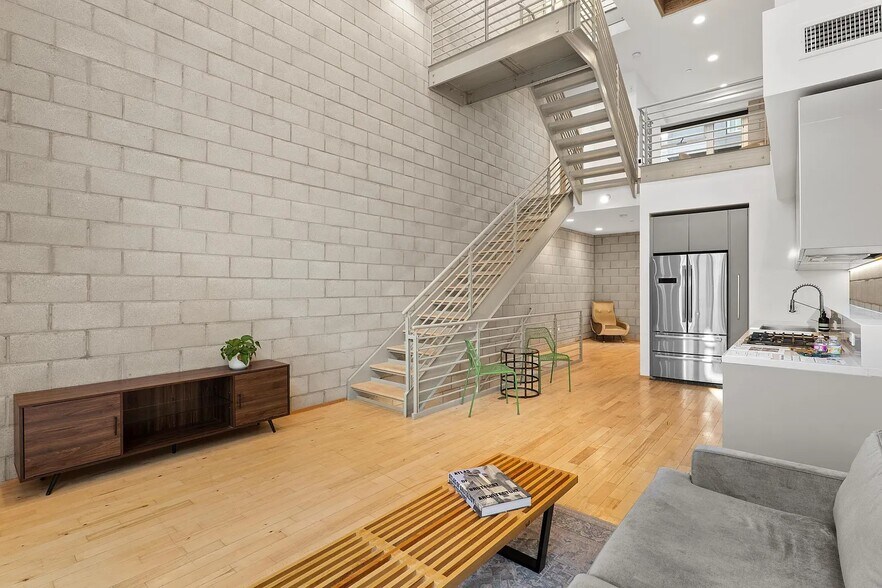 More Photos Of 3450 Cahuenga Blvd W, Los Angeles Office Residential For Sale