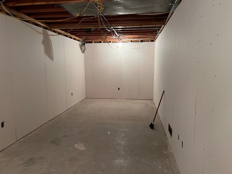 More Photos Of 1240 Stanford Dr, Kankakee Industrial For Sale