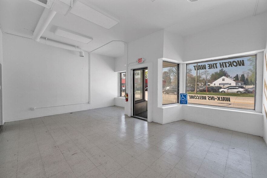 More Photos Of 16906 E Nine Mile Rd, Eastpointe Storefront For Sale