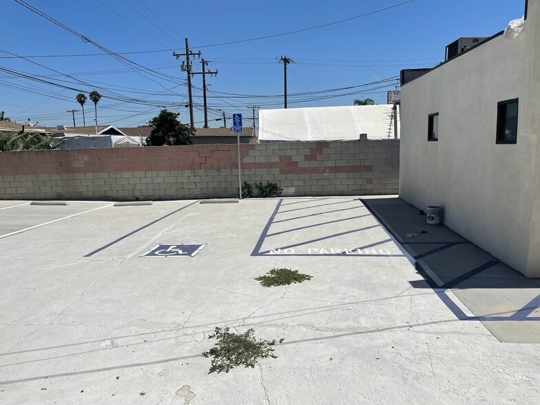 More Photos Of 917 W Compton Blvd, Compton Storefront Retail Office For Lease