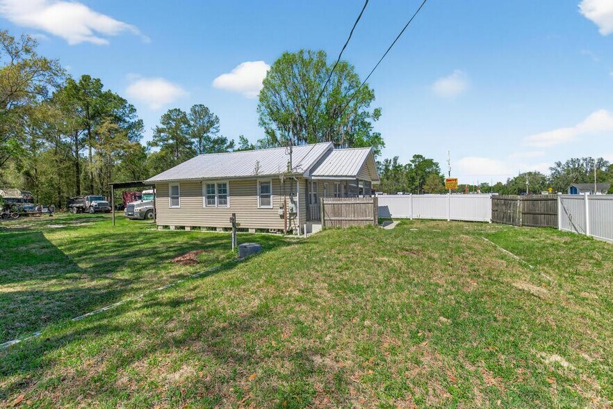 More Photos Of 10676 New Kings Rd, Jacksonville Office For Lease