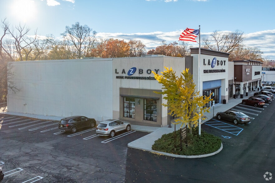 More Photos Of 332 E State Route 4, Paramus General Retail For Lease