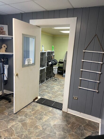More Photos Of 810 N Slappey Blvd, Albany Office For Sale