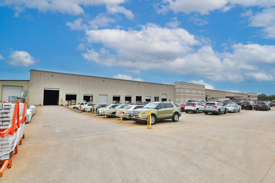 More Photos Of 5525 Brittmoore Rd, Houston Distribution For Lease
