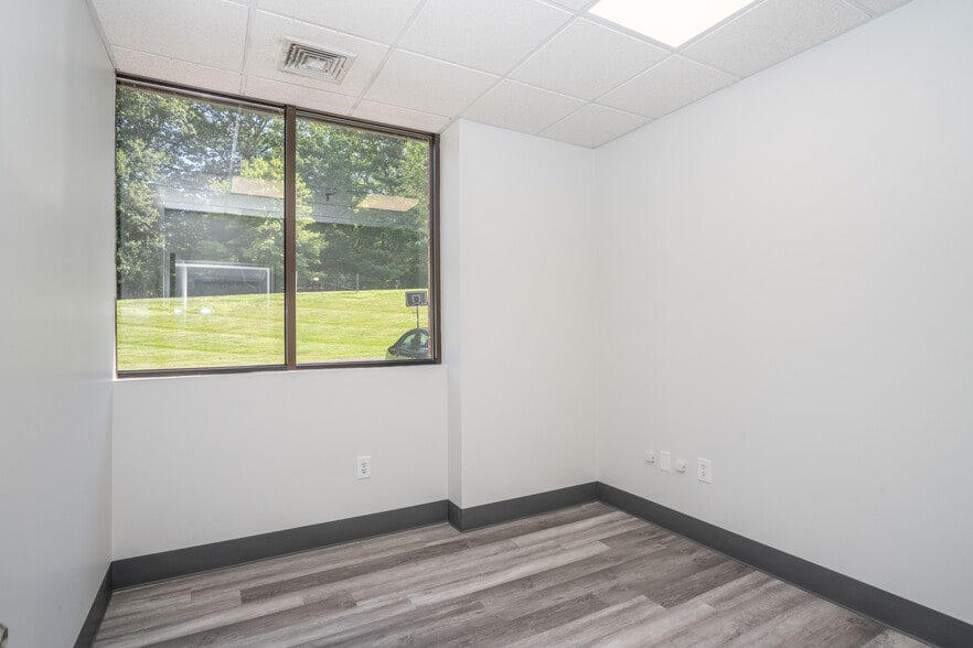 More Photos Of 299 Industrial Ln, Torrington Distribution For Lease