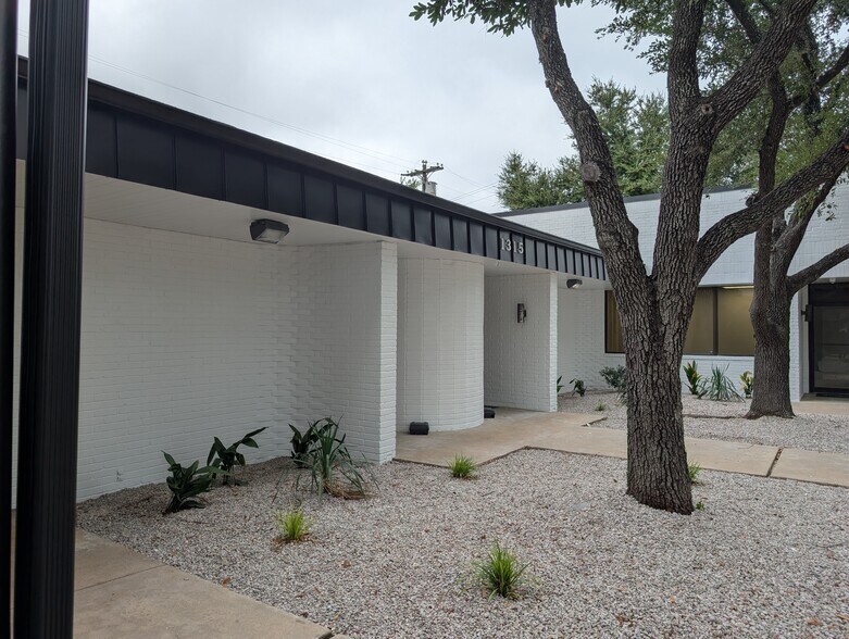 More Photos Of 1315 Sam Bass Cir, Round Rock Office For Lease