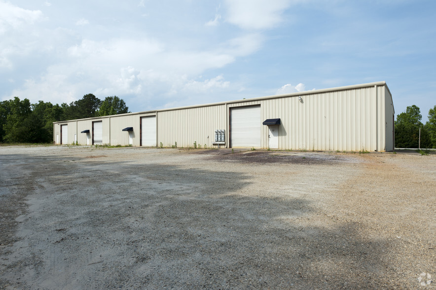 Primary Photo Of 1004 Dry Pond Rd, Jefferson Warehouse For Lease