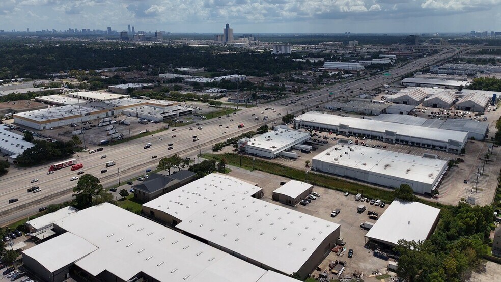 More Photos Of 1585 W Sam Houston Pky N, Houston Light Distribution For Lease