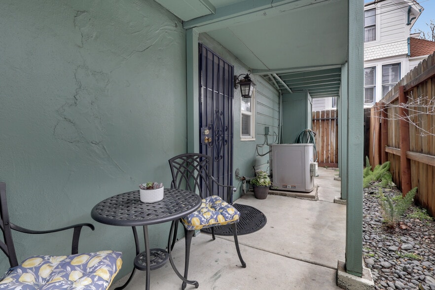 More Photos Of 517 13th St, Sacramento Multifamily For Sale