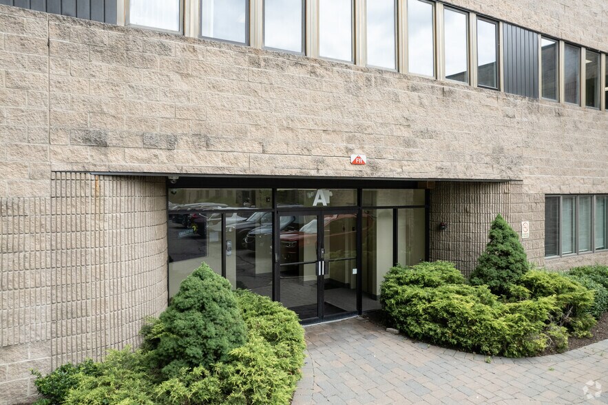 More Photos Of 7 Reuten Dr, Closter Flex For Lease