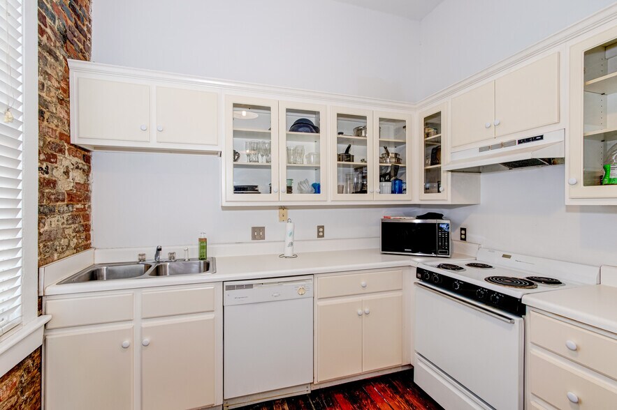 More Photos Of 215 10th St, Augusta Storefront Retail Residential For Sale