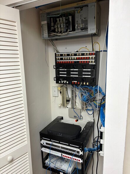 More Photos Of 12165 Metro Pky, Fort Myers Light Manufacturing For Sale