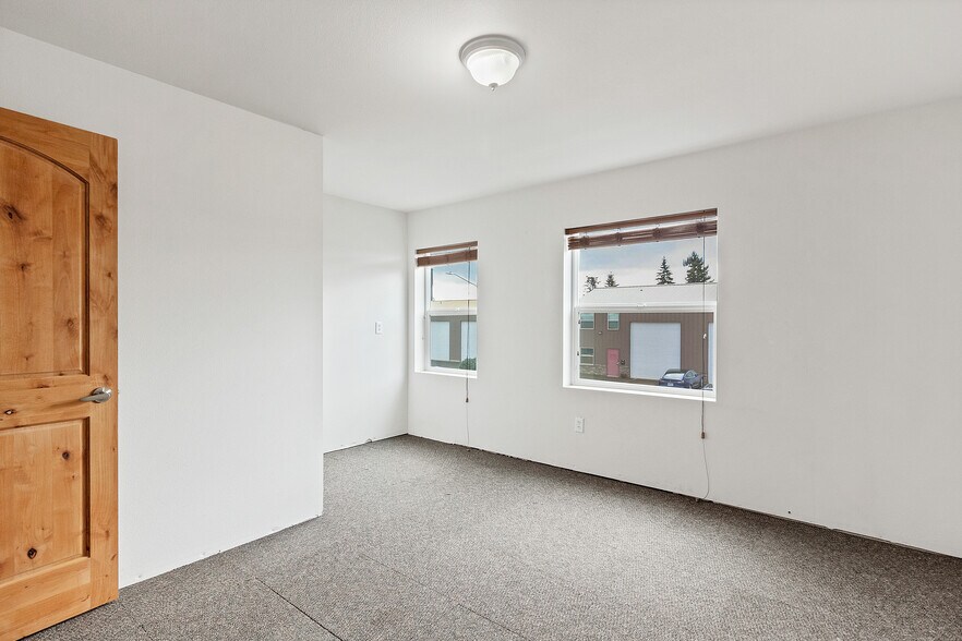 More Photos Of 3603-3633 Candlewood Ct NE, Keizer Warehouse For Sale
