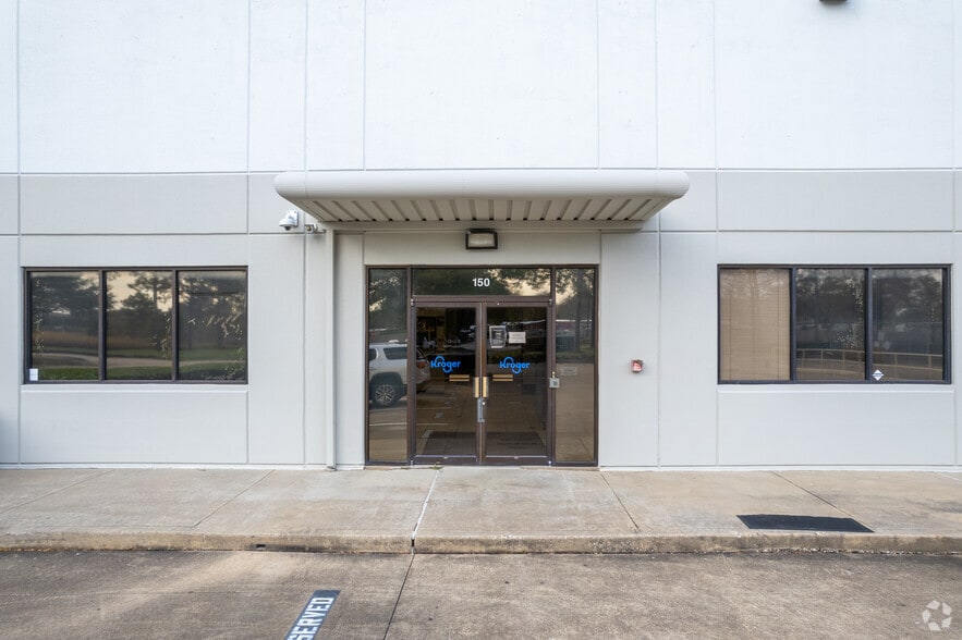 More Photos Of 7170 W 43rd St, Houston Warehouse For Lease