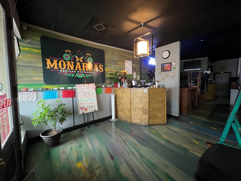 More Photos Of 119-121 E 3rd St, Taylor Freestanding For Sale