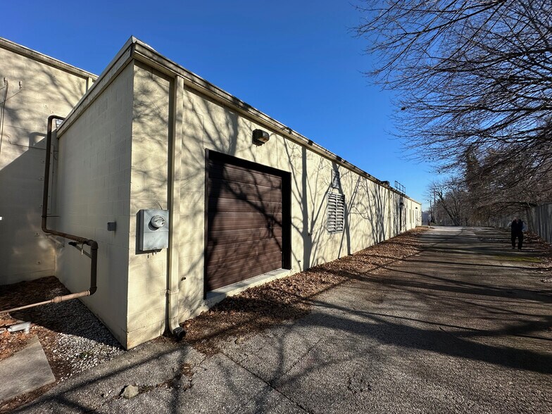 More Photos Of 610 W Church Ave, York Flex For Sale