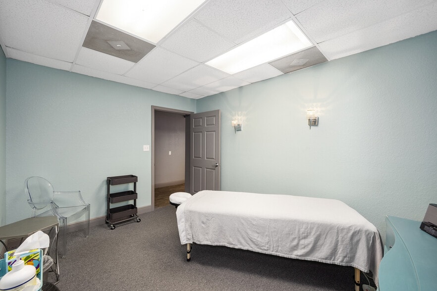 More Photos Of 2300 SE 17th St, Ocala Office For Sale