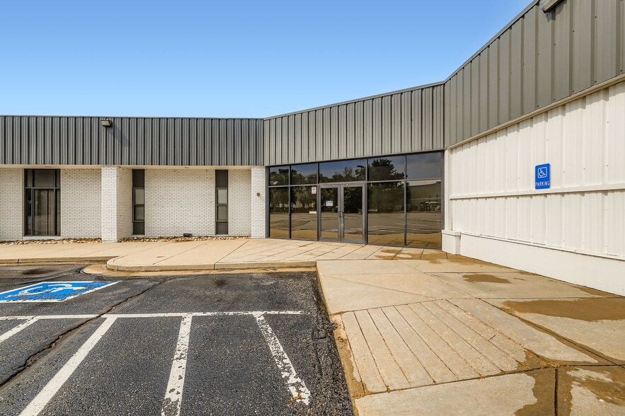 More Photos Of 6542 Fig St, Arvada Warehouse For Sale