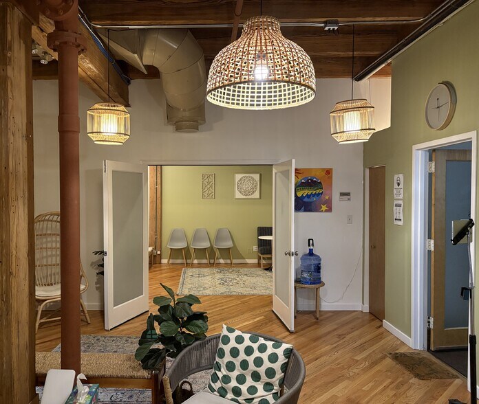 More Photos Of 661 W Lake St, Chicago Loft Creative Space For Lease