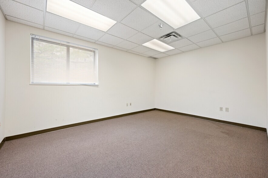 More Photos Of 105 Bradford Rd, Wexford Office For Lease