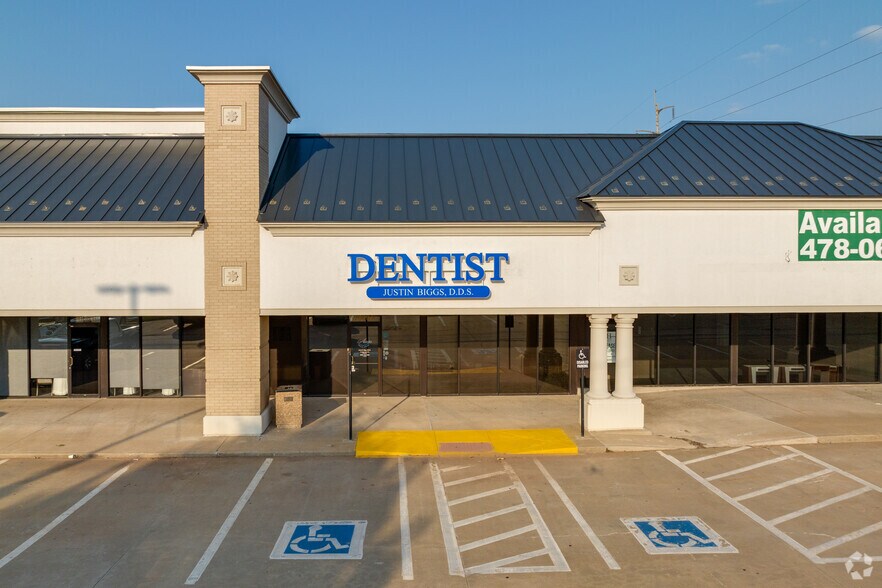 More Photos Of 8255 N Rockwell Ave, Oklahoma City Unknown For Lease