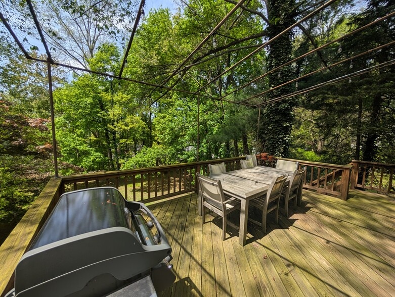 More Photos Of 47 Hollow Tree Ridge Rd, Darien Apartments For Sale